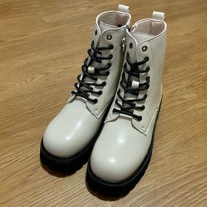 Brand new modern lace-up chunky ankle boots